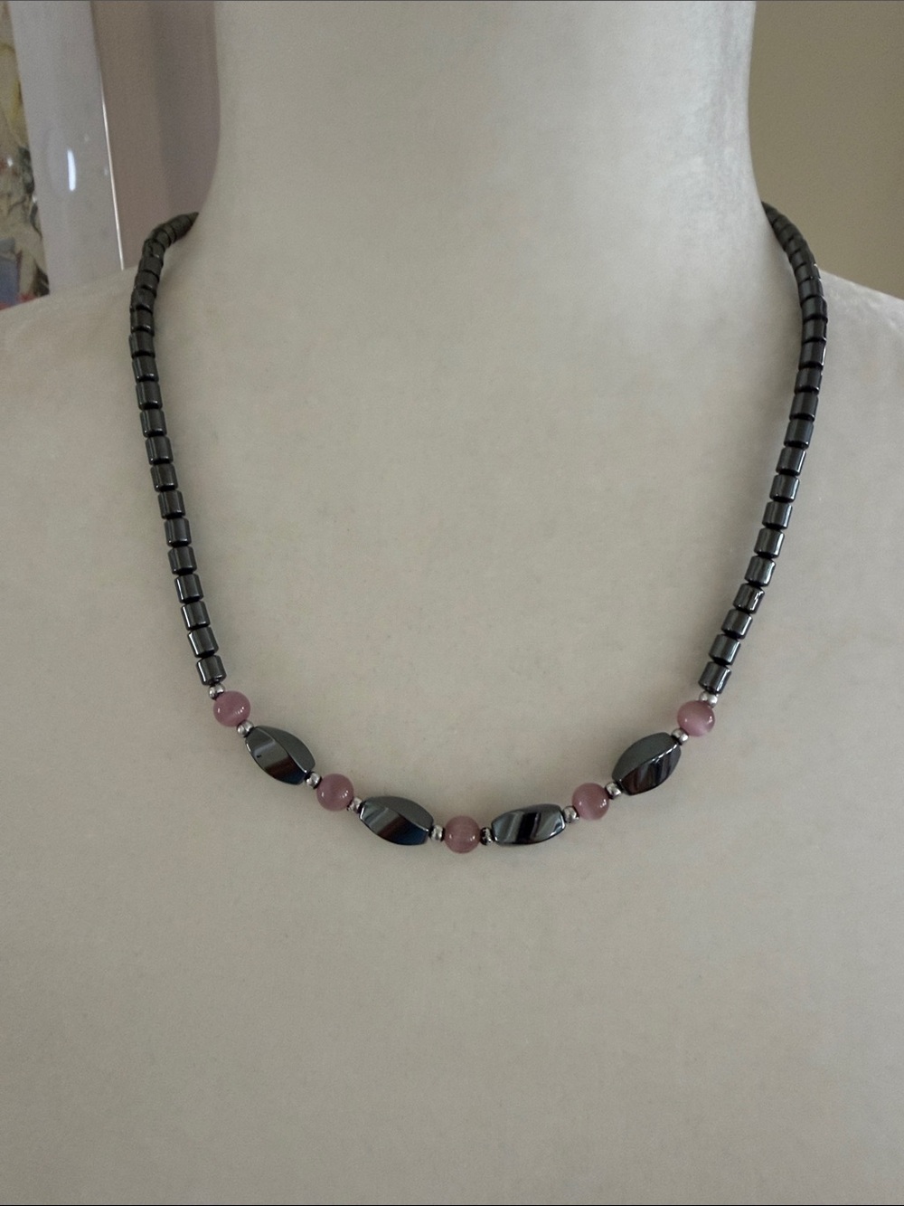 VINTAGE HEMATITE & PINK CAT’S EYE CHOKER NECKLACE Gunmetal Cylinder Bead Collar